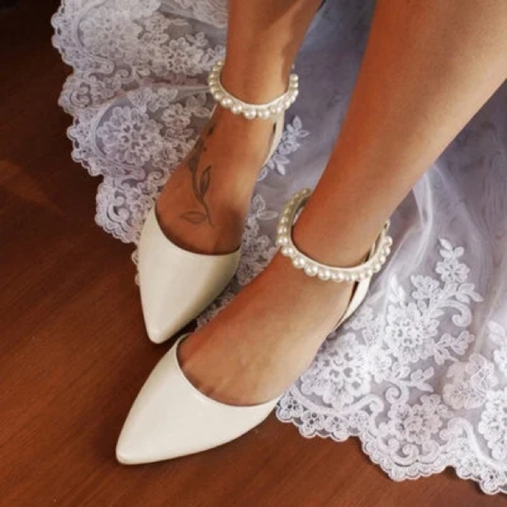 Elegant White Pearl-Embellished Women's Shoes NWOT